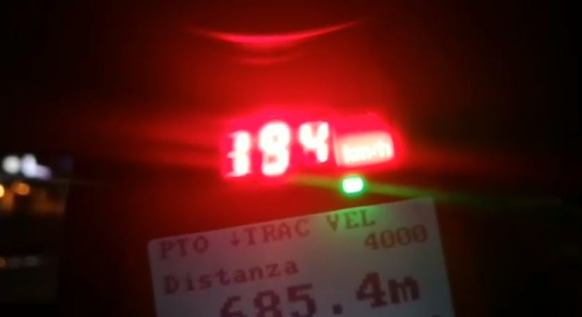 Me shpejtësi “skëterrë” në aksin Tiranë-Durrës, ndalohen shoferët