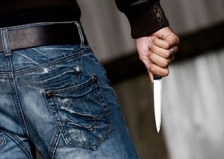 Tenton të vrasë me thikë të riun, arrestohet në flagrancë 41-vjeçari (EMRI)