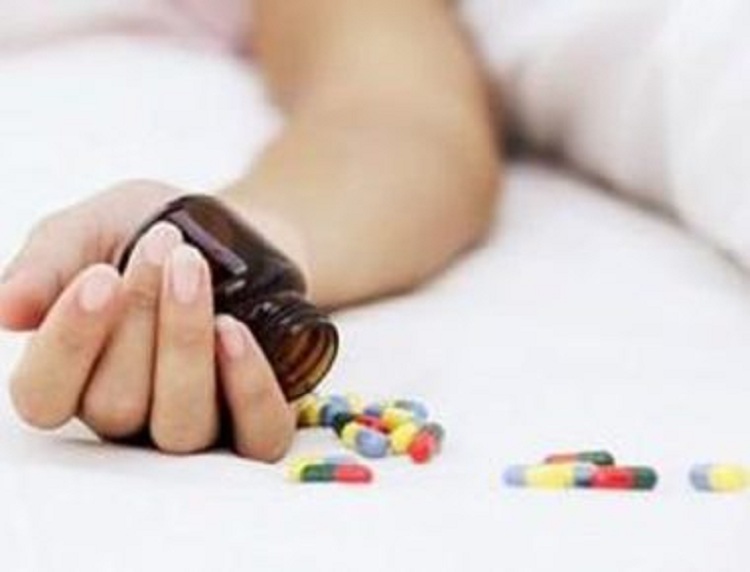 18-vjeçarja nga Durrësi përfundon në urgjencë, tentoi të vetëvritej