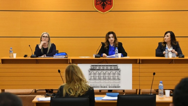 Qeveria “hap thesin” për administratën e Vettingut, kategoritë që përfitojnë, ja sa marrin anëtarët e KPK