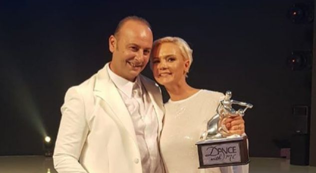 12 vjet martesë, aktorët festojnë përvjetorin në skenë