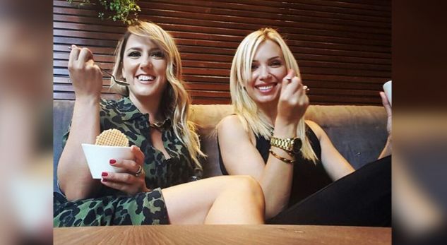 Nuk u shfaqën prej kohësh bashkë, mikeshat e ekranit thyejnë heshtjen