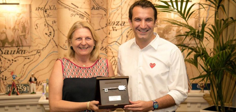 Veliaj i dhuron “Çelësin e Qytetit” ministres austriake, Karin Kneissl