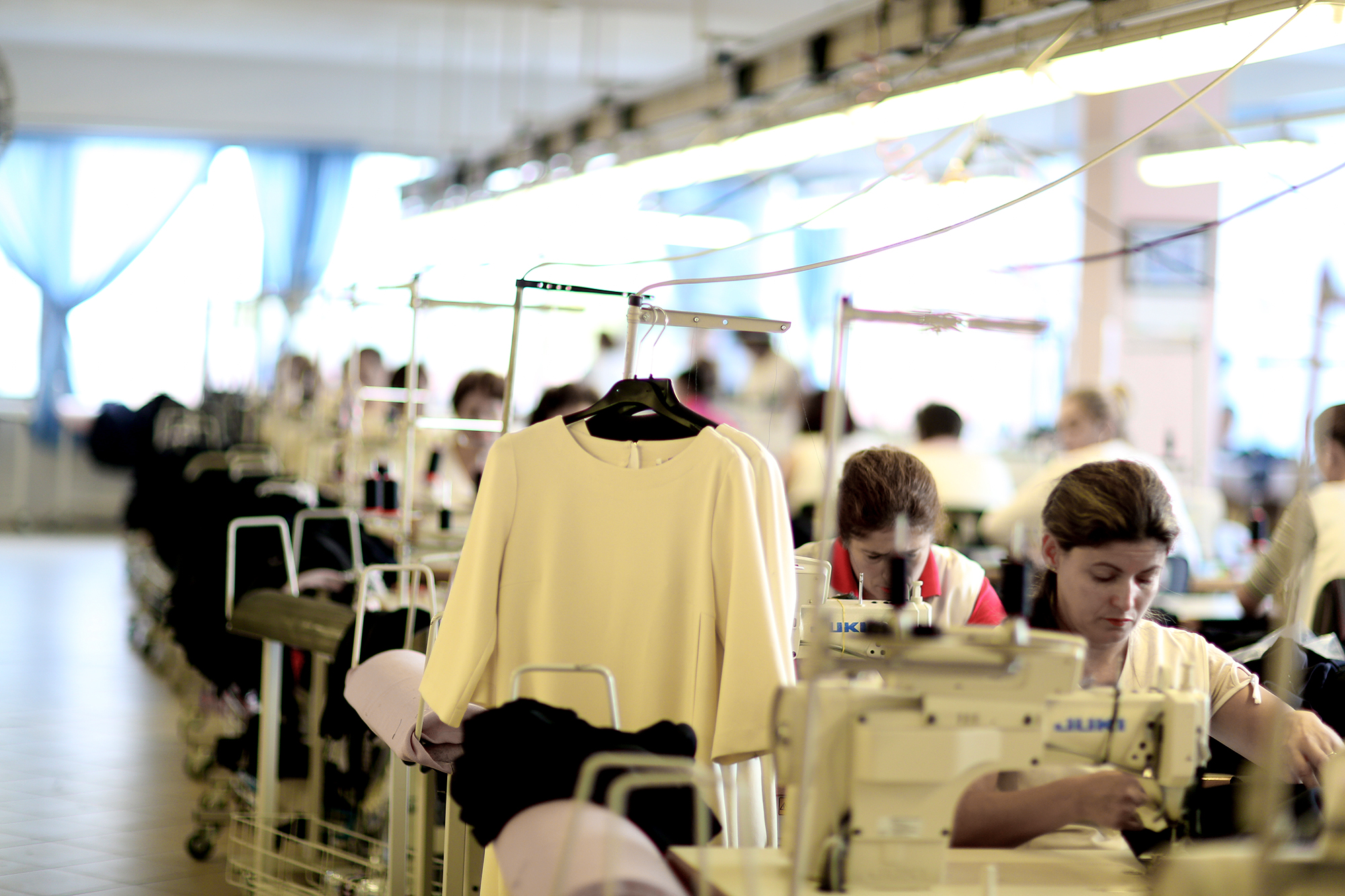 Kryeministri Rama viziton fabrikën moderne në Durrës, shënoi rritje cilësore vitet e fundit