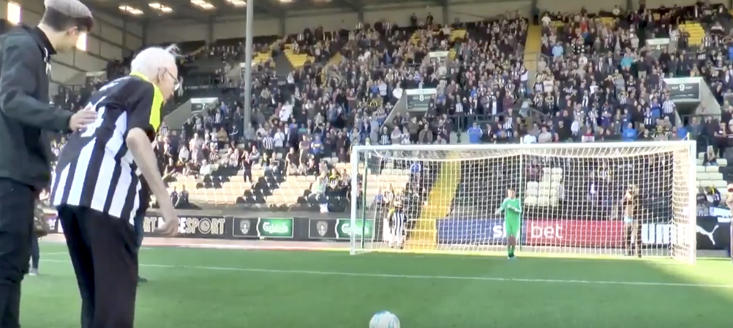 94-vjeçari realizon ëndrrën: Gol për Notts County (VIDEO)