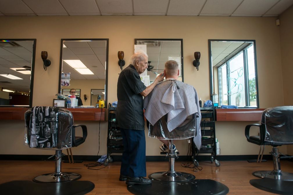 Theu rekord si berberi më i vjetër në botë, 107-vjeçari nuk heq dorë