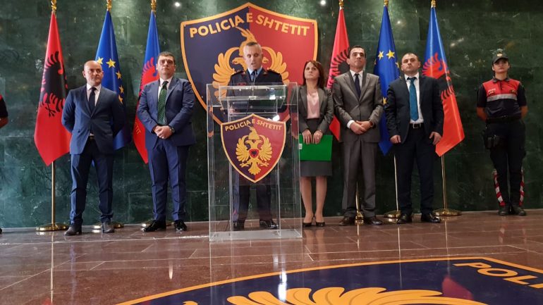 EMRAT/ Goditja e 4 grupeve kriminale, mes të arrestuarve edhe 3 policë