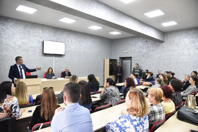 Prezantohet “Arkivi online”, si mund të merret çdo dokument arkivor