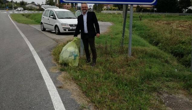 Hodhi plehrat nga makina, kryetari i bashkisë ia dërgon në shtëpi