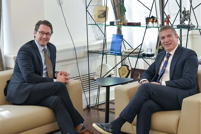 Gjiknuri takon ministrin gjerman të transportit, Andreas Scheuer