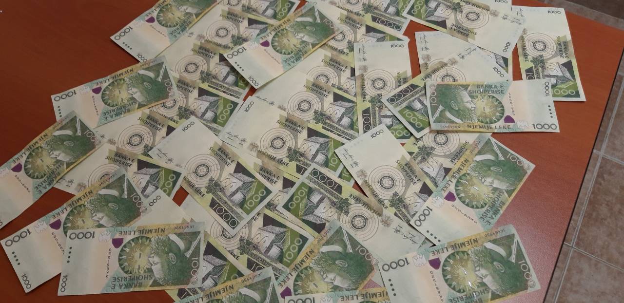 Durrsaku i lëshon tokat me qira, ai e paguan me 42 000 lekë false