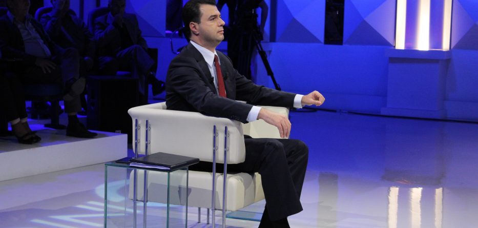 Me çfarë e shantazhon Rama-Bashën?