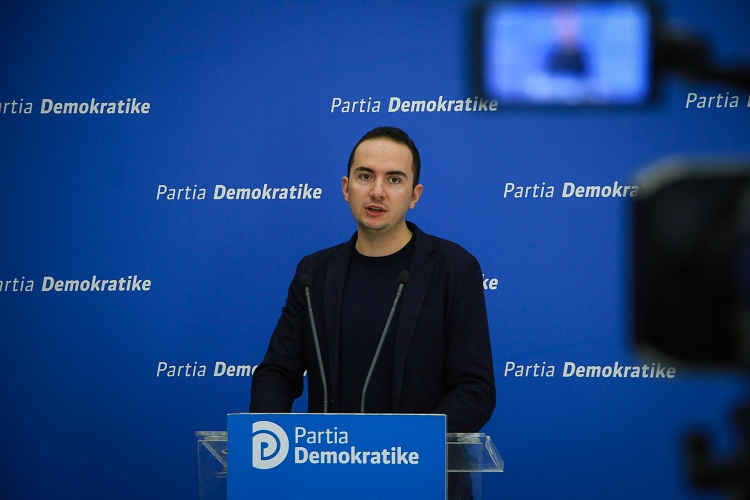 Dosja e Vangjush Dakos, Salianji flet me emra: Si janë shpërblyer këta persona nga Durrësi!