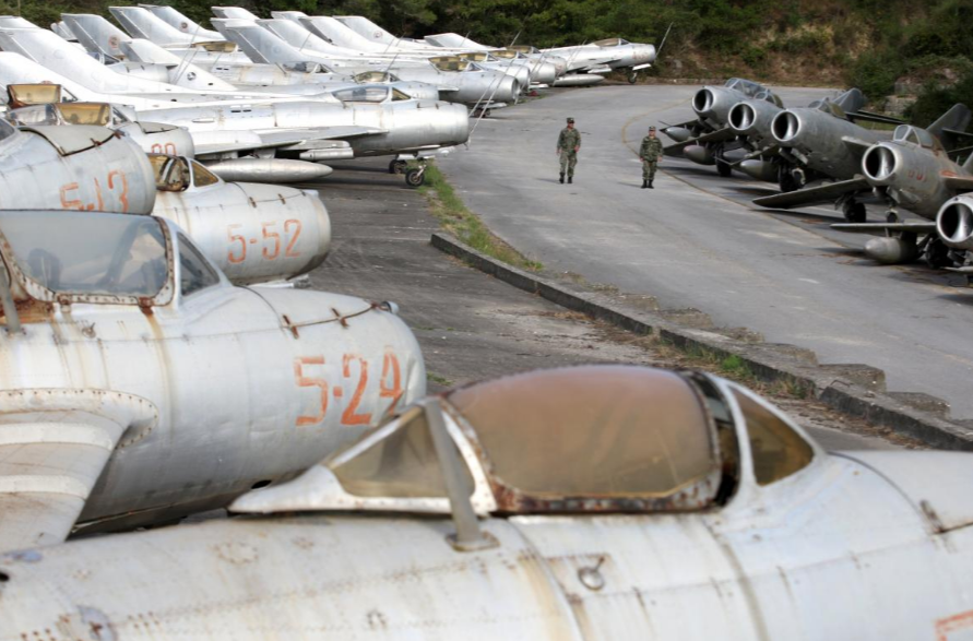 Reuters: Varreza shqiptare e MiG-ëve kthehet në bazë ajrore të NATO-s