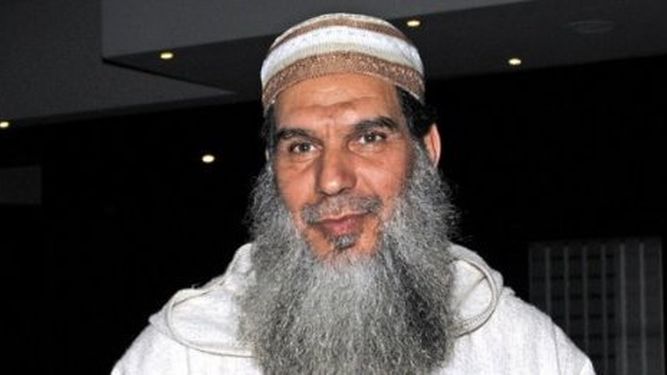 Sheiku denoncon tri gratë: Nuk më lejuan të martohem me një tjetër