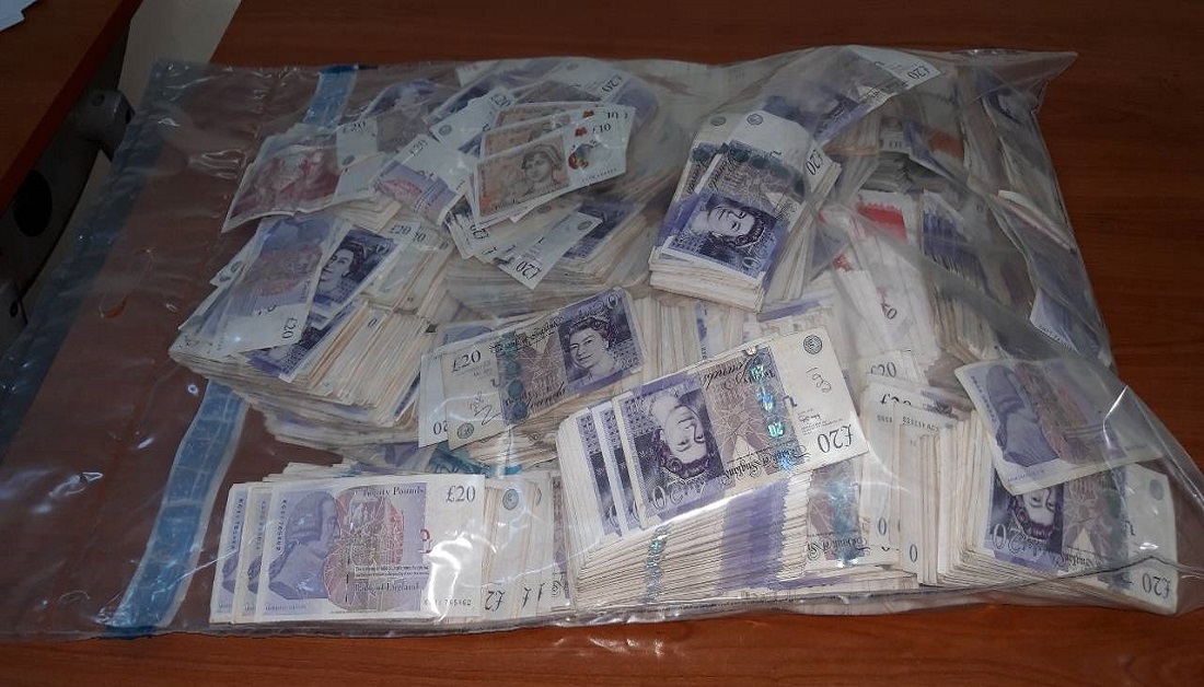 EMRI/ Dogana i zbulon 25-vjeçarit 145 mijë Paund të fshehura në lavatriçe