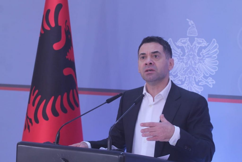 Rritje pagash/ Ministri Ahmetaj: Cilët përfitojnë