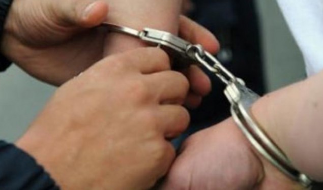 Tentoi të trafikonte kanabis brenda kovës së reçelit, arrestohet një grua