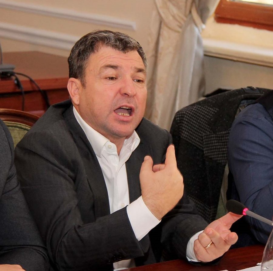 Dako paralajmëron sërish Bashën: O toç, po si mund të vish në Durrës? Këtu më ke