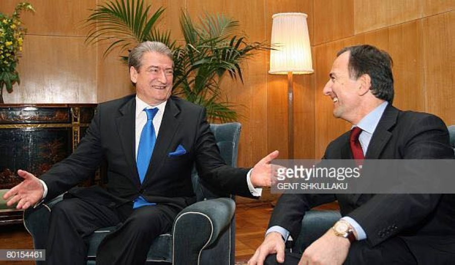 Berisha takon Franco Frattinin: Qeveria ka asgjësuar Gjykatën e Lartë dhe atë Kushtetuese