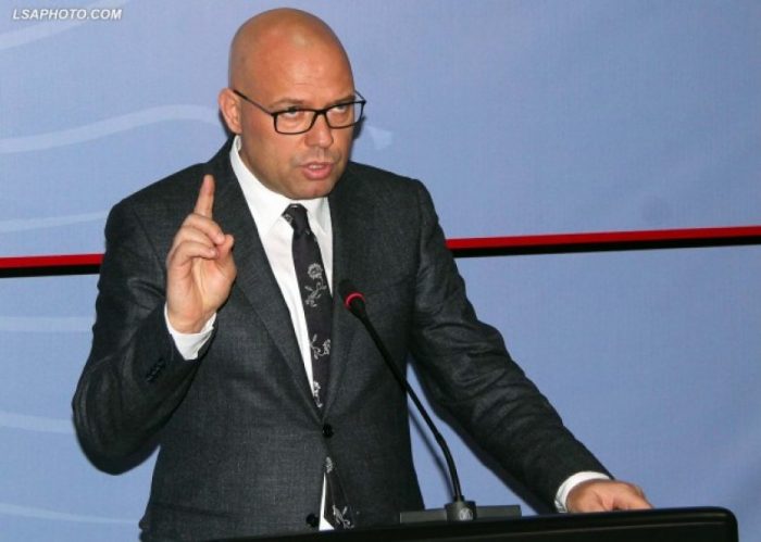 Pas dorëheqjes së Xhafajt, Manjani paralajmëron opozitën: Kujdes, sepse Ramës i duhet…!