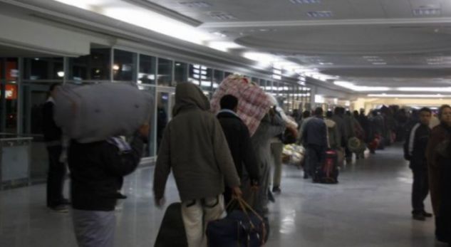 Shqiptarët “dynden” për azil drejt Holandës