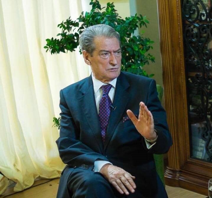 “Stop histerisë primitive antishqiptare në Athinë!”