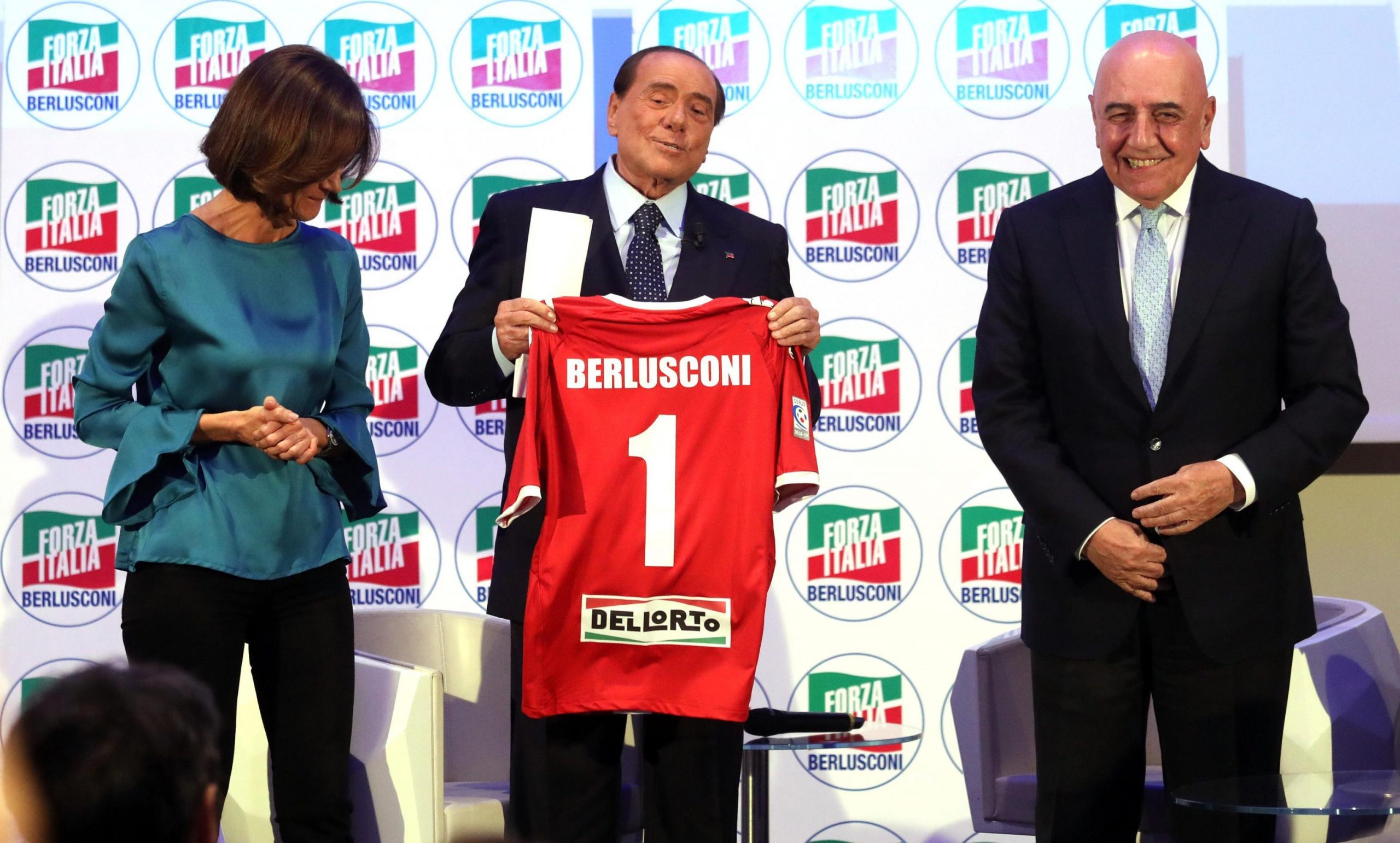 Berlusconi zbulon Monzën: Futbollistë me flokë të rregullta, pa mjekër dhe pa tatuazhe
