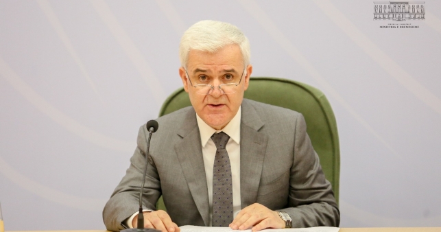 Xhafaj: Kush bën të fortin në lokale, lagje e qytete, do t’i nxijmë jetën!