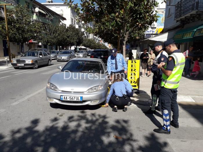 Aksion i policisë Rrugore dhe Bashkiake në Durrës, bllokohen dhjetëra mjete në rrugët e qytetit (FOTO)