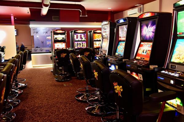 Çudira shqiptare/ Pas ushqimit, shpenzimi kryesor është për kërkimin e fatit