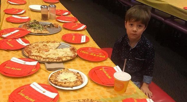 Preku zemrat e të gjithëve, vogëlushit nuk i vjen asnjë shok në ditëlindje