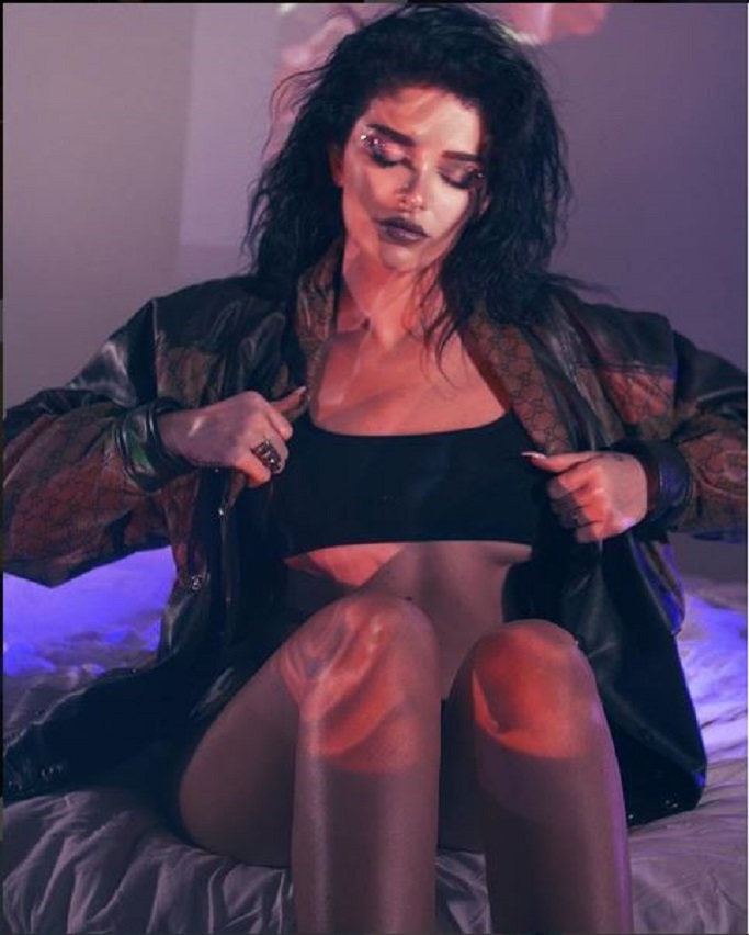 ”Më ke munguar shumë”, buqetë me lule për Era Istrefin në Amsterdam