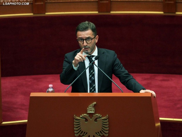 Bastet/ Deputeti socialist publikon mesazhin kërcënues: Do merremi me fëmijët tuaj