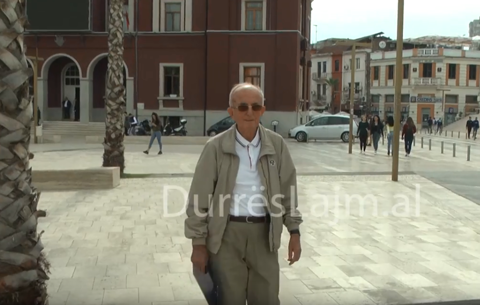Pensionisti durrsak që “sfidon” moshën e nuk heq dorë nga puna (VIDEO)