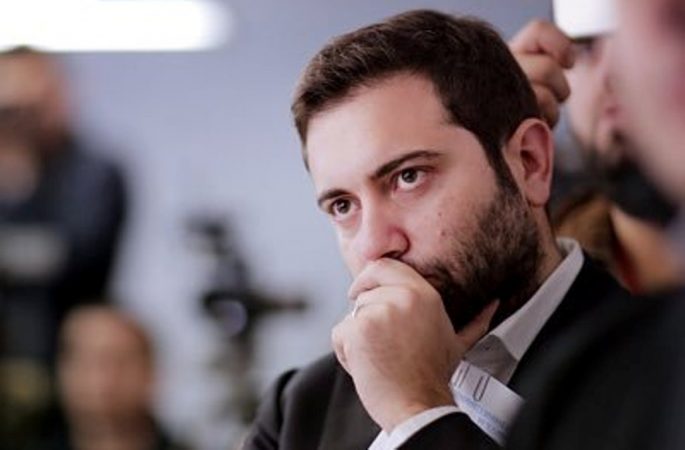 Këshilltari i Ramës ironizon gazetarët: U squllët përballë Saliut, vjetërsirës komuniste