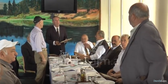 Gjakmarrja/ Shpërndahen në Durrës diplomat e Skënderbeut për misionarët e pajtimit të gjaqeve (VIDEO)