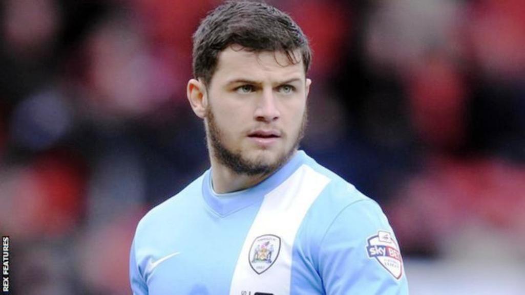 Historia e 25-vjeçarit që ishte te Bayern Munich, tani luan në kategorinë e 9-të në Angli!!!