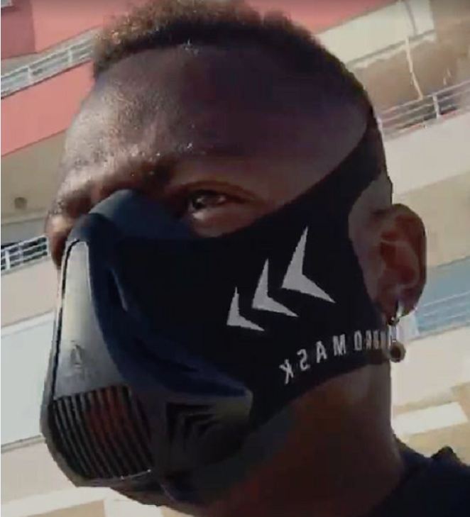 Kamara nuk njeh pushim, stërvitet “i maskuar” (VIDEO)