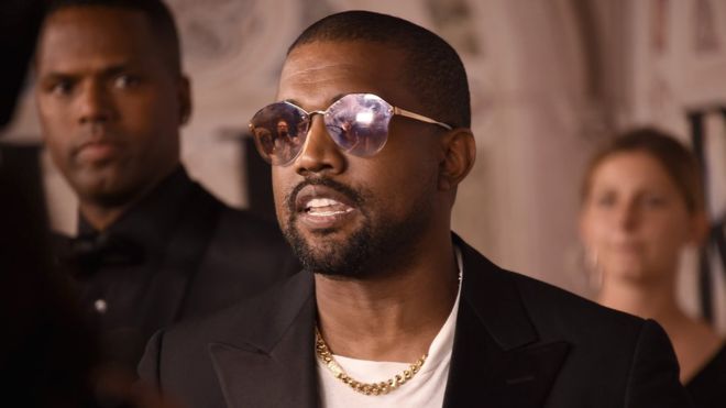 “Zhduket” Kanye West, çfarë po ndodh me reperin?