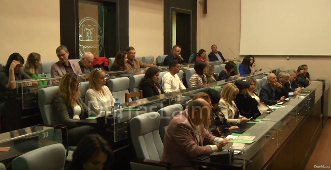 Bashkia e Durrësit hap thesin, jep 60 mln lekë për sportin (VIDEO)