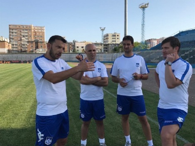 Këshilla dhe kritika në stërvitje, Shkëmbi perfeksionon “krahët” para Laçit