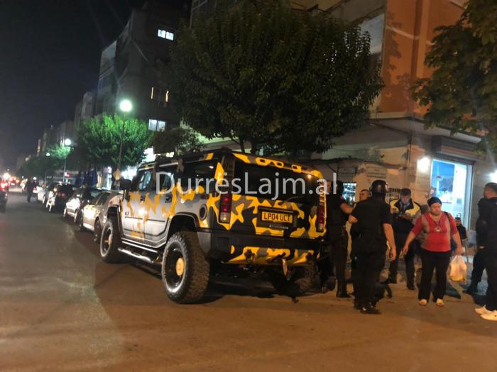 Kontroll i vazhdueshëm ndaj mjeteve luksoze në Durrës, nën sitë “Hummer”-i (FOTO)