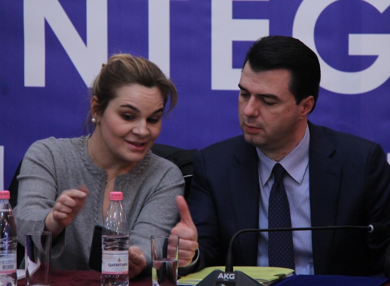 “Babalja, Ezeli dhe Izaura”, Rama: Telenovela në versionin “Luli e Mona”