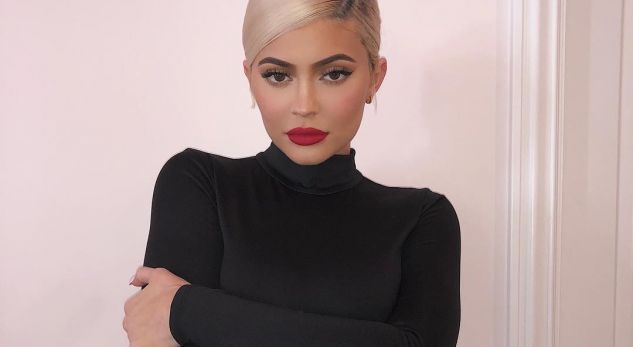 Kylie Jenner, një “flutur” seksi për Halloween