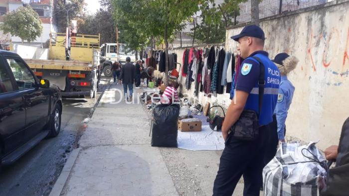 Protesta e tregtarëve në Durrës, reagon menjëherë Policia Bashkiake (VIDEO+FOTO)