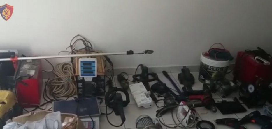 Zbulohet magazina me drogë e municione, 1 në pranga, 10 të shoqëruar (VIDEO)