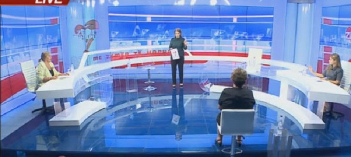 Nëna akuzon nusen se bën magji, flet i biri: E kape për flokësh