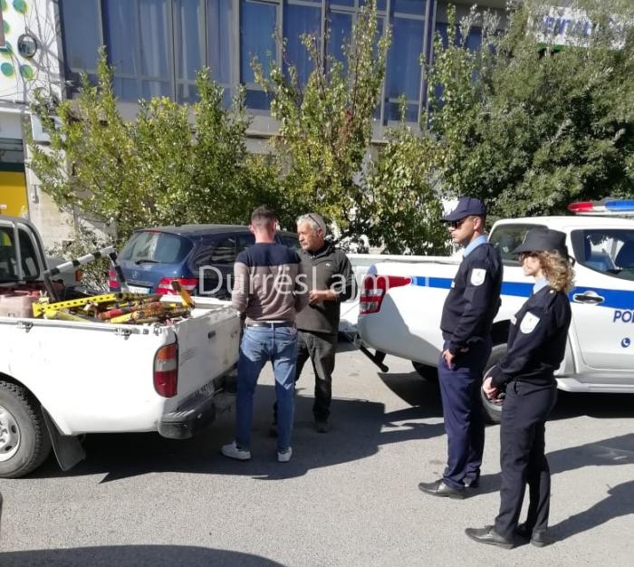 Policia Bashkiake vijon lirimin e hapësirave publike në Durrës (FOTO)