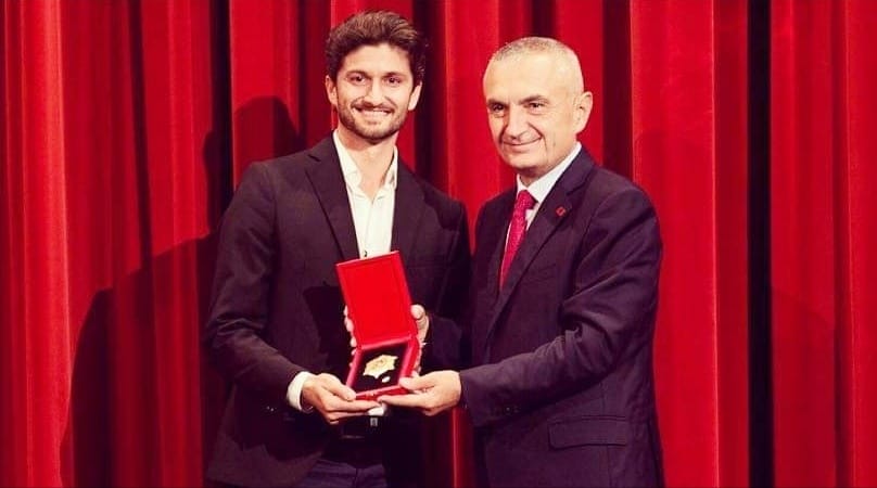 Meta nderon balerinin e njohur me titullin “Kalorës i Urdhrit të Skënderbeut”